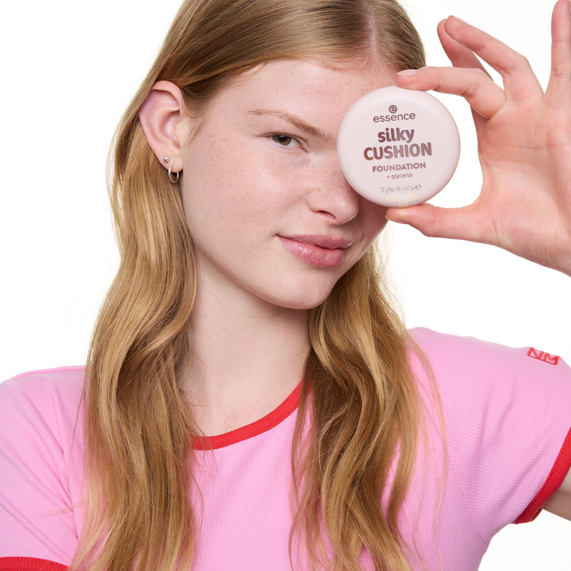 Essence Silky Cushion Foundation 205, vloeibare foundation met medium dekking, foto 7 van 9