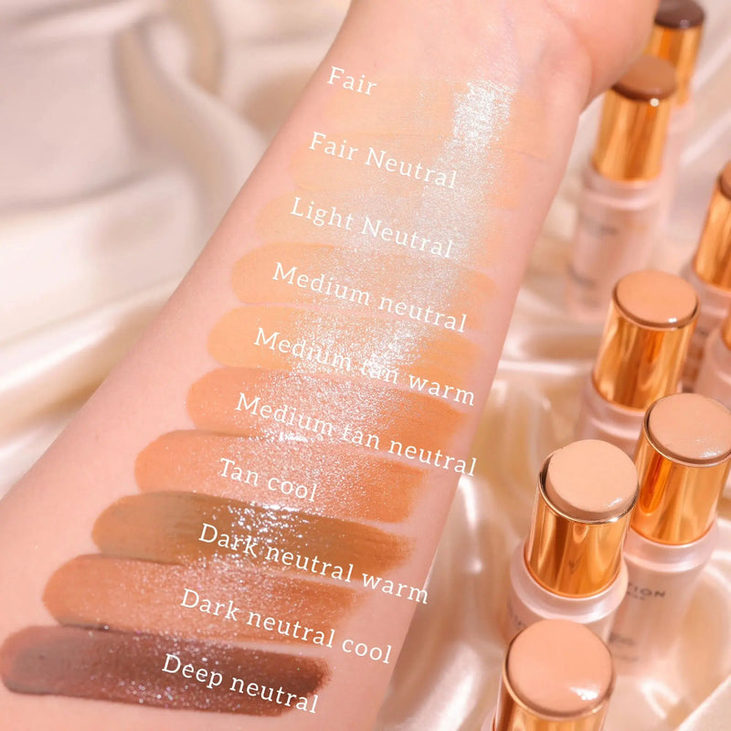 Revolution Skin Silk Glow Tint Sheer Foundation Stick Fair, foundation stick met natuurlijke glow, foto 2 van 4