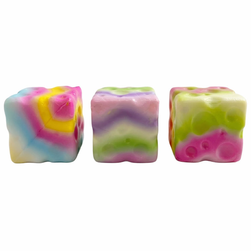 Mystery Cheese PU Colorful Squishy van Boozyshop, kleurrijk kaasje om in te knijpen