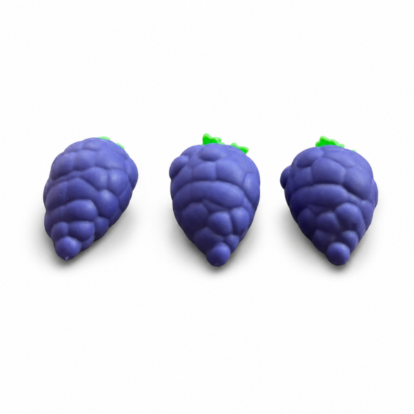 Purple Grape Squishy van Boozyshop, zachte squishy om in te knijpen