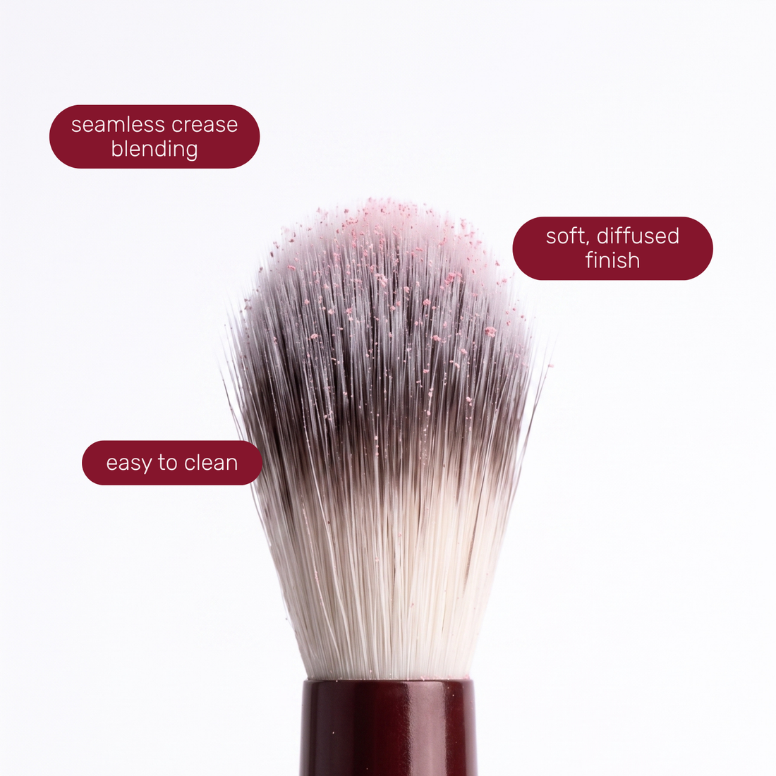 Kwastkop van de Boozyshop Flawless Blended Crease Brush met tekstlabels over het gebruik