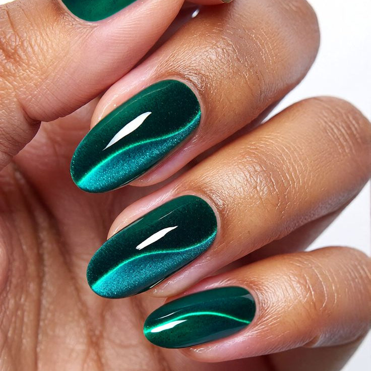 Velvet Cat Eye Nails