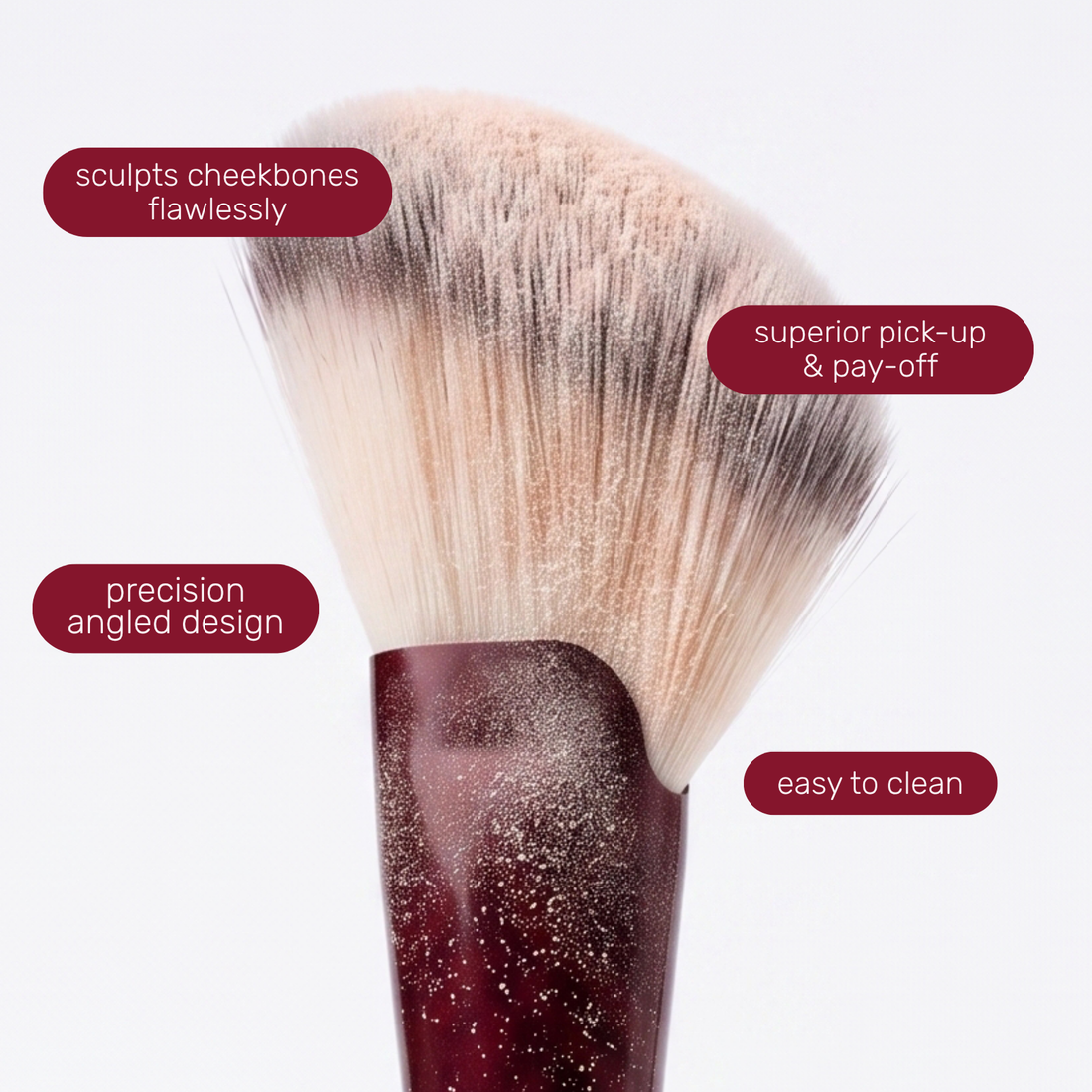 Kwastkop van de Boozyshop Flawless Angled Powder Brush met tekstlabels over het gebruik