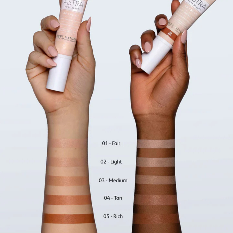 Astra Make Up Pure Beauty BB Cream Light, lichte foundation voor een egale teint, foto 3 van 4