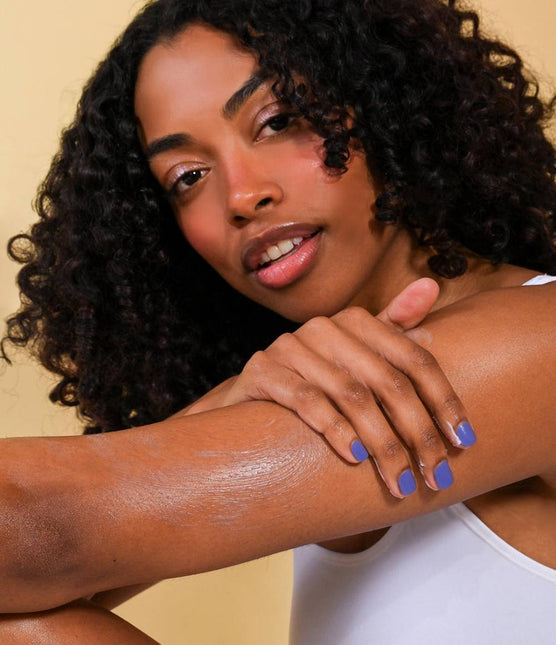 EOS 24hr Moisture Vanilla Cashmere Body Lotion 74 ml.