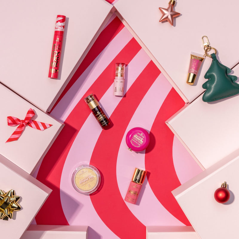 Essence Dancing Around the Xmas Tree I Love Extreme Volume Mascara 01 Santa Said Cha-cha, zwarte mascara
