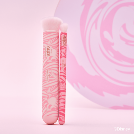 Essence Disney Alice In Wonderland Eyeshadow Blender Brush 01 You'Re My Cup Of Tea