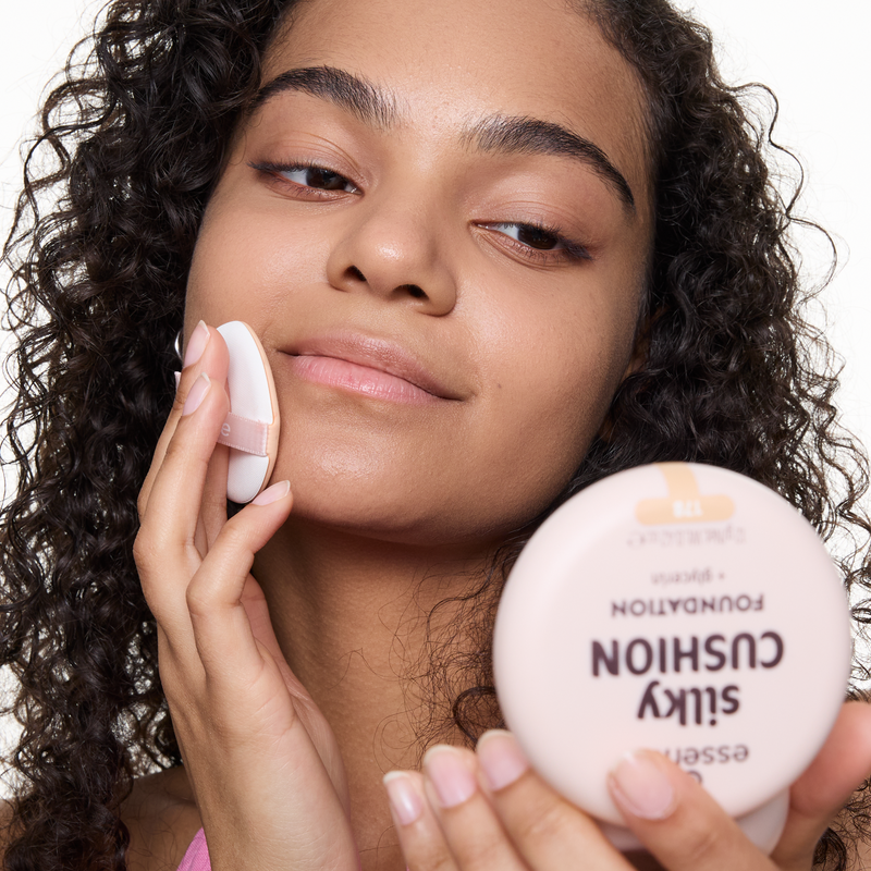 Essence Silky Cushion Foundation 195, medium dekking, foto 9 van 10