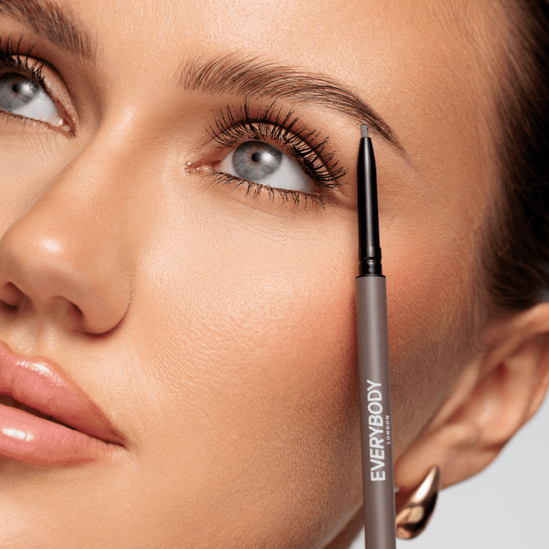 Everybody London Brow Definer Ash Brown, wenkbrauwpotlood met spoolie, foto 3 van 6
