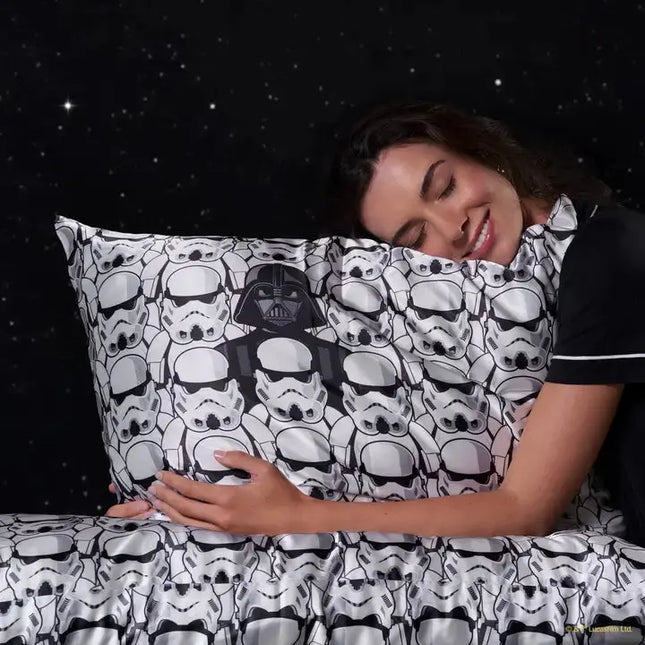 Kitsch Star Wars™ Satin Pillowcase Darth Vader & Stormtroopers