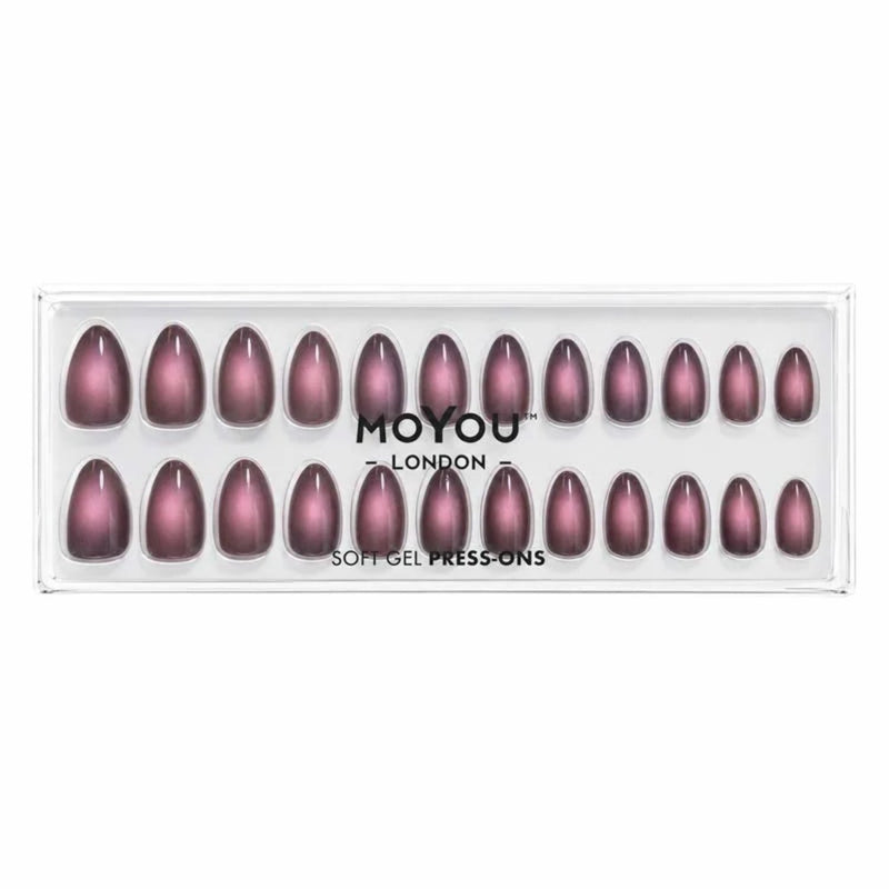 MoYou London Press On Wine Ombre nepnagels met een wine ombre-effect en short almond vorm