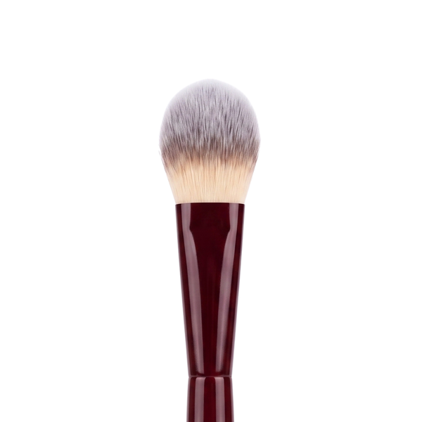 Boozyshop Flawless Multi Face Brush, gros plan de la tête du pinceau sur fond blanc