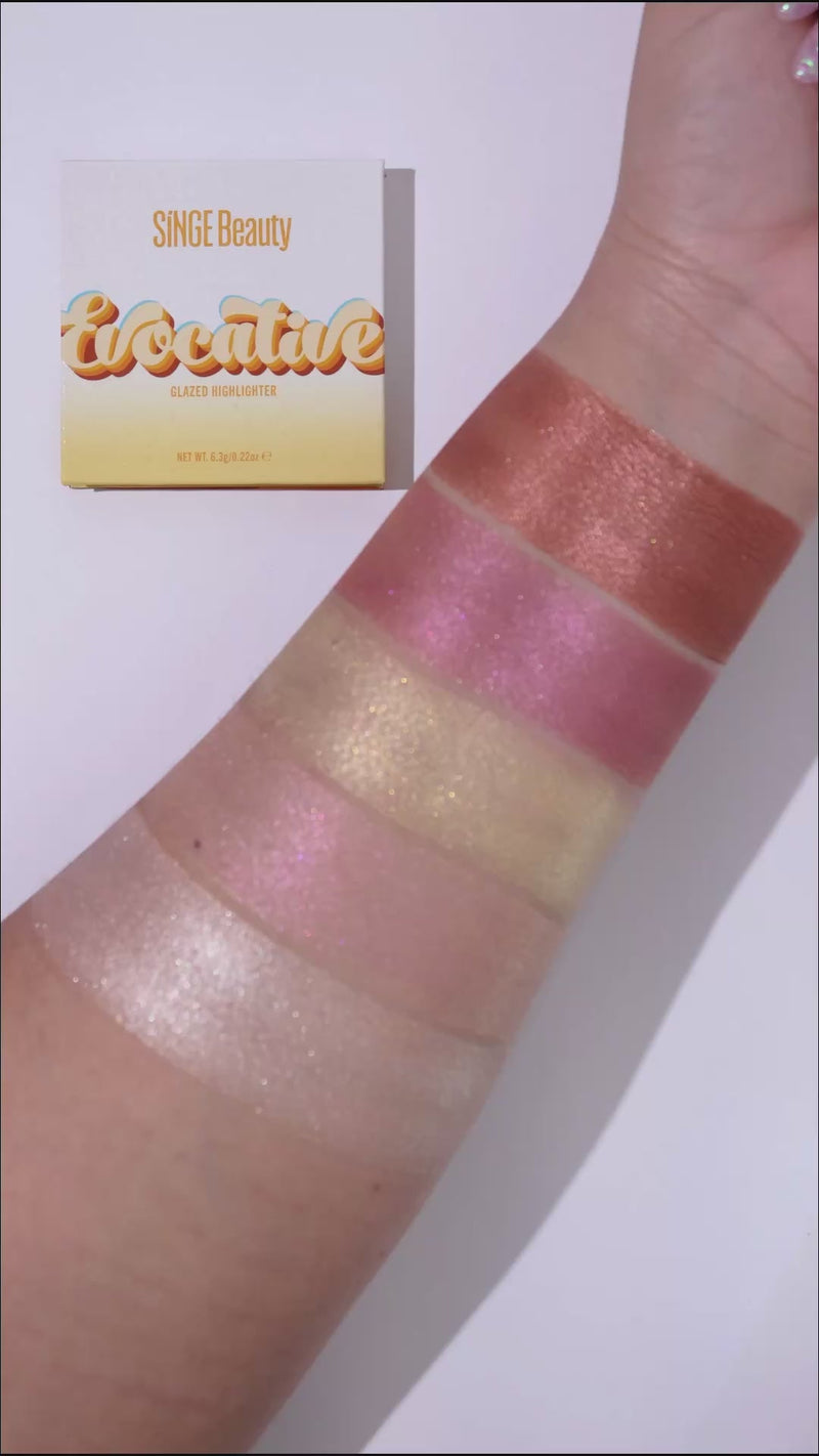 Singe Beauty Evocative Glazed Highlighter Mellow Morganite, zijdezachte highlighter met wet look finish, foto 4 van 4