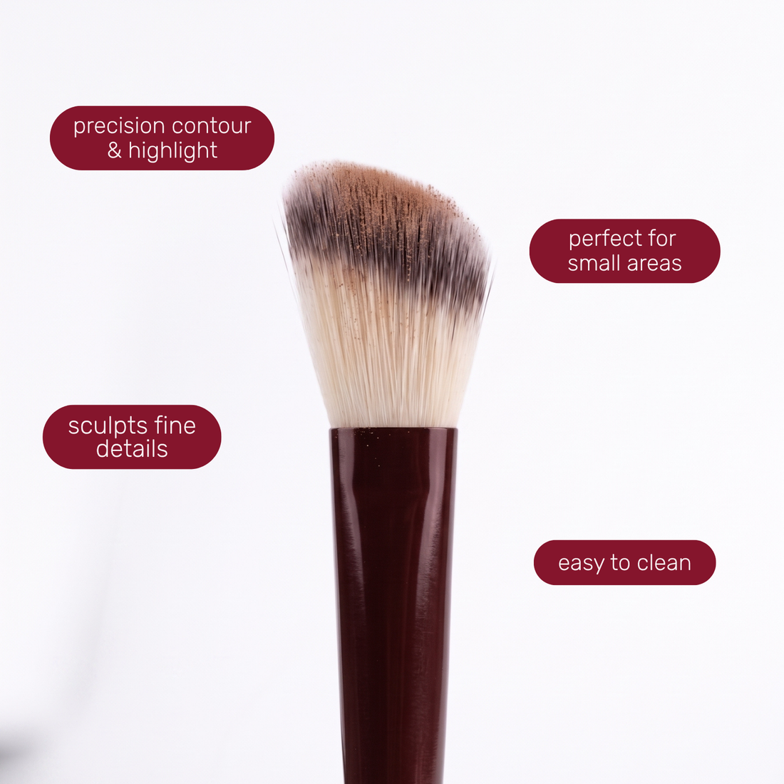 Kwastkop van de Boozyshop Flawless Small Angle Face Brush met tekstlabels over het gebruik