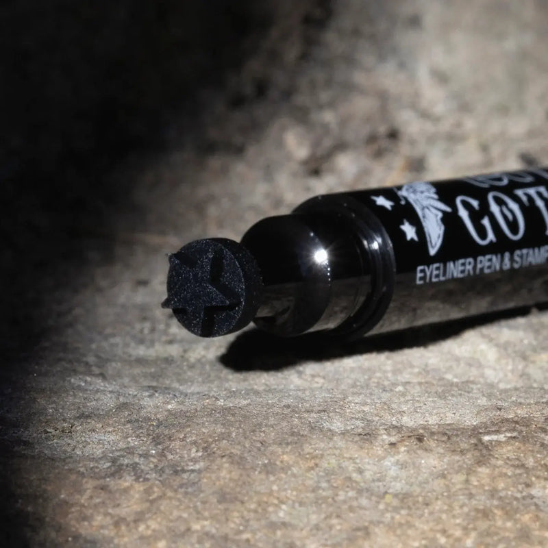 Technic Gothica Eyeliner Pen & Star Stamp Black